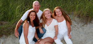Michael McCarthy con sua moglie Kristen e le figlie Keely ed Emily